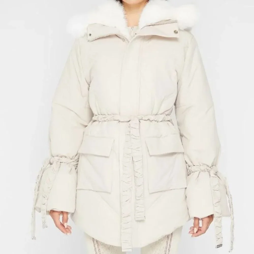 Beautiful winter jacket - Picture 1 of 7